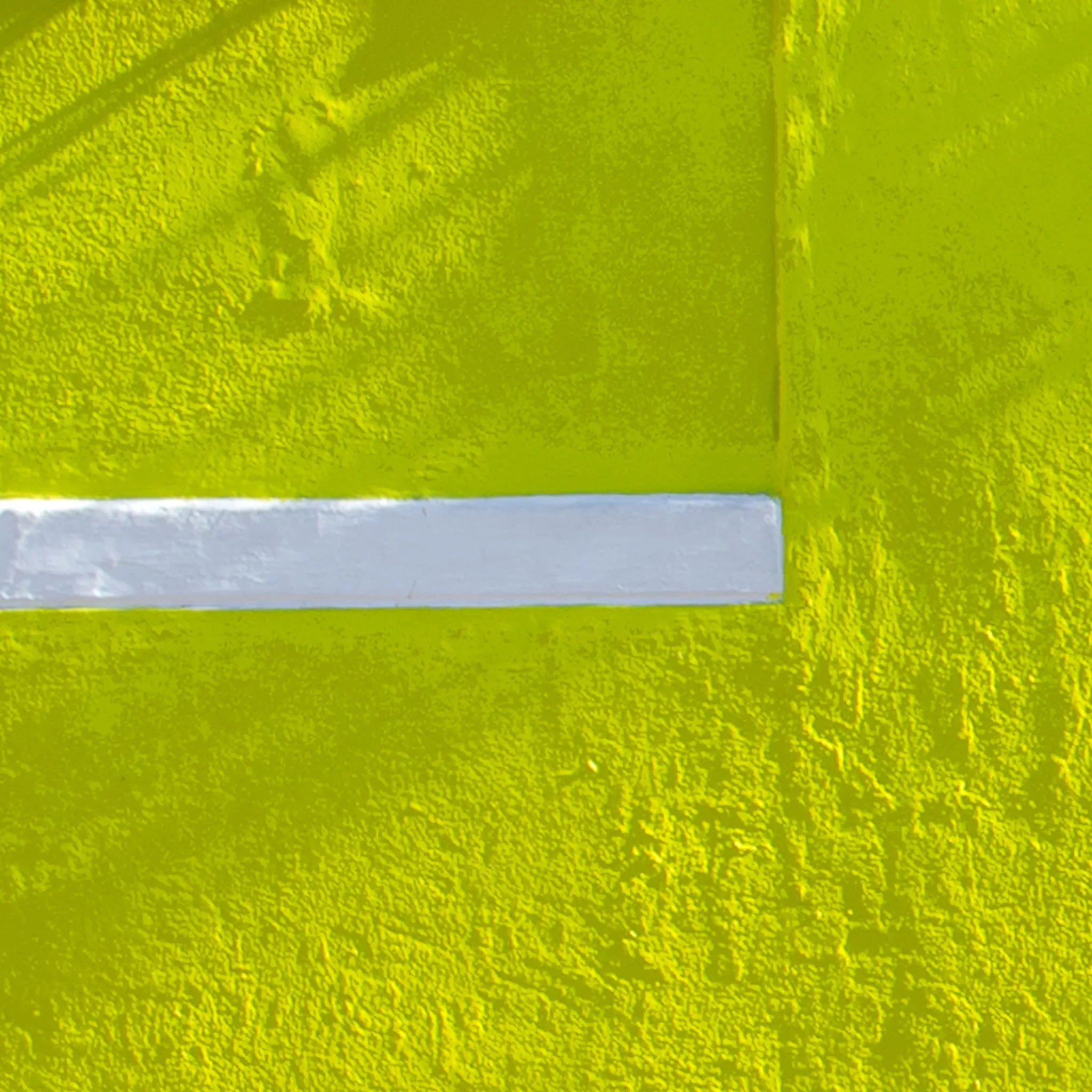 Dettaglio astratto di muro giallo con linea bianca Dettaglio astratto di muro giallo con linea bianca